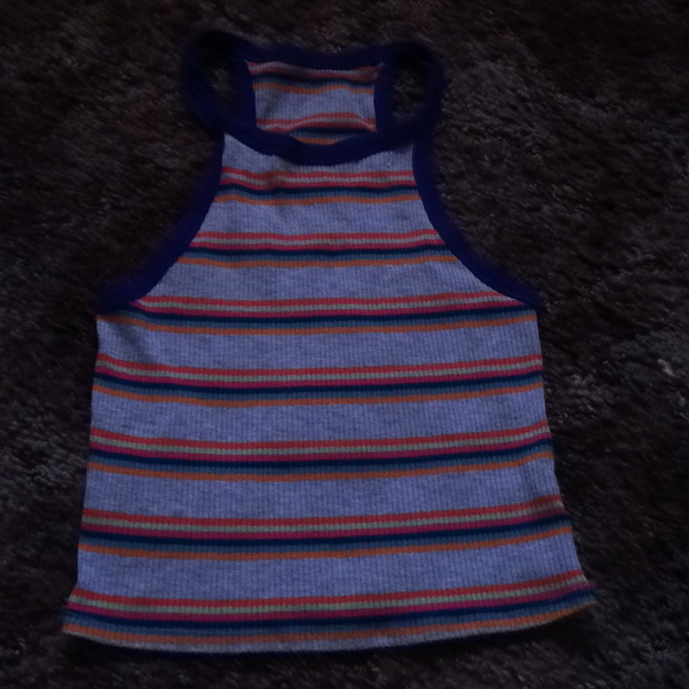 I am selling a striped crop !🤩👍🏼